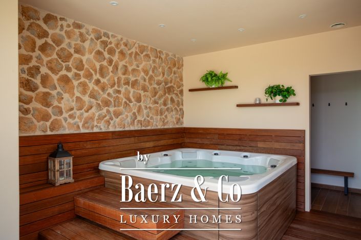 Image No.18-5 Bed Property for sale