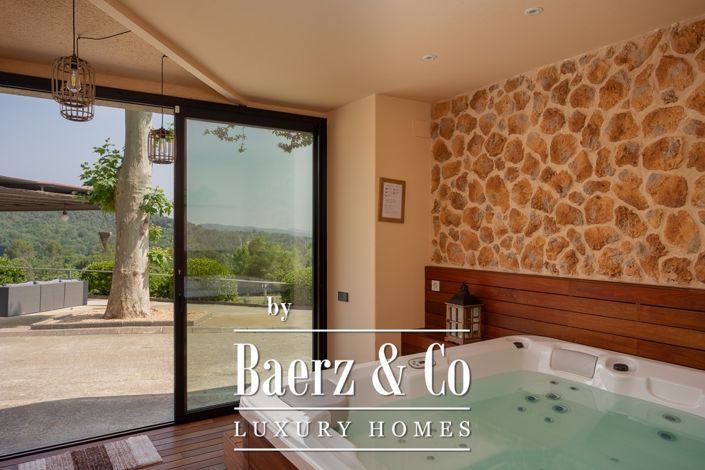 Image No.19-5 Bed Property for sale