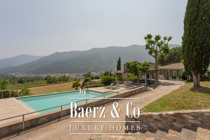 Image No.26-5 Bed Property for sale