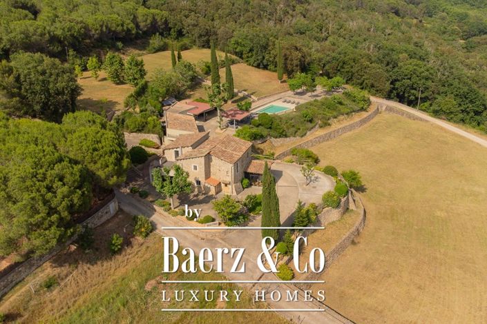 Image No.30-5 Bed Property for sale