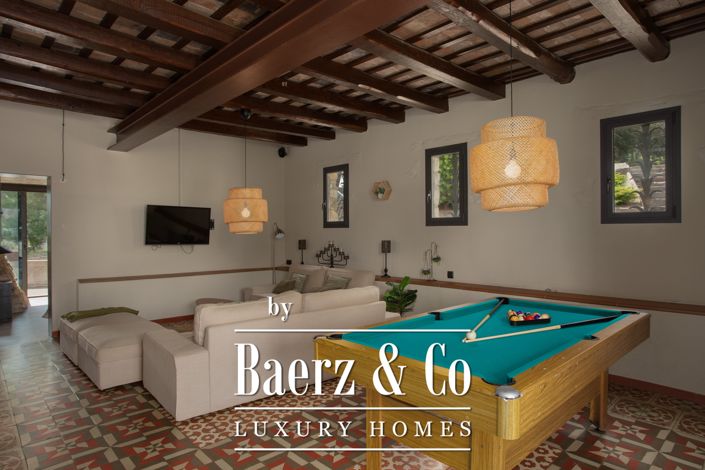 Image No.8-5 Bed Property for sale