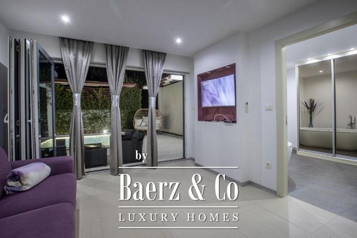 Image No.10-4 Bed Townhouse for sale