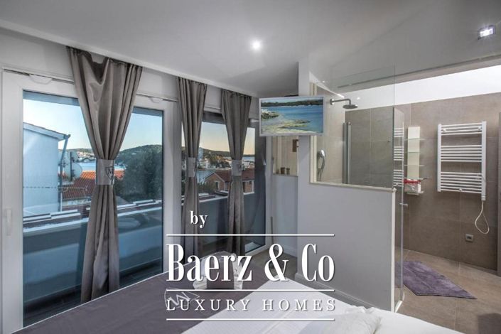 Image No.19-4 Bed Townhouse for sale