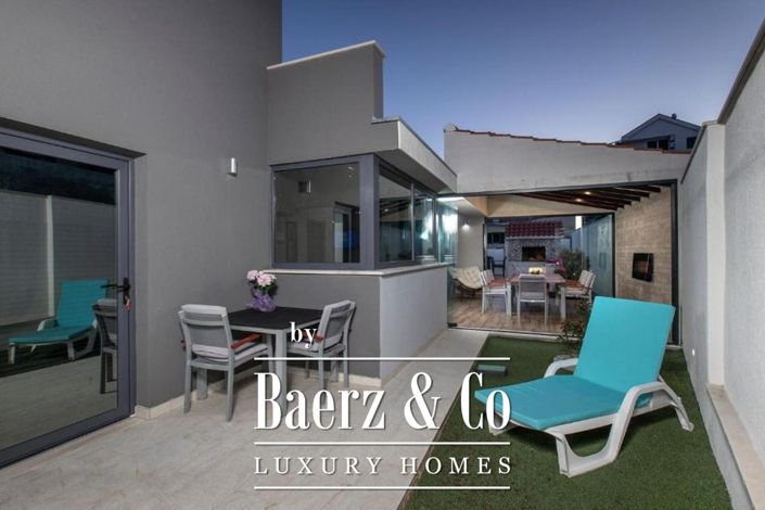 Image No.24-4 Bed Townhouse for sale