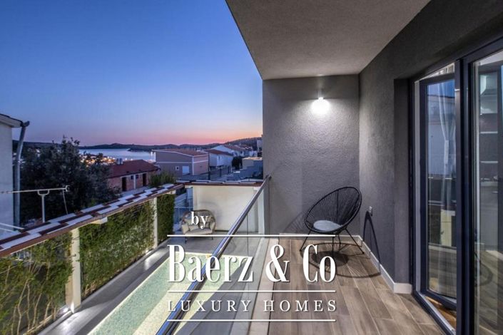 Image No.33-4 Bed Townhouse for sale