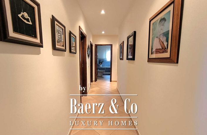 Image No.17-4 Bed Property for sale