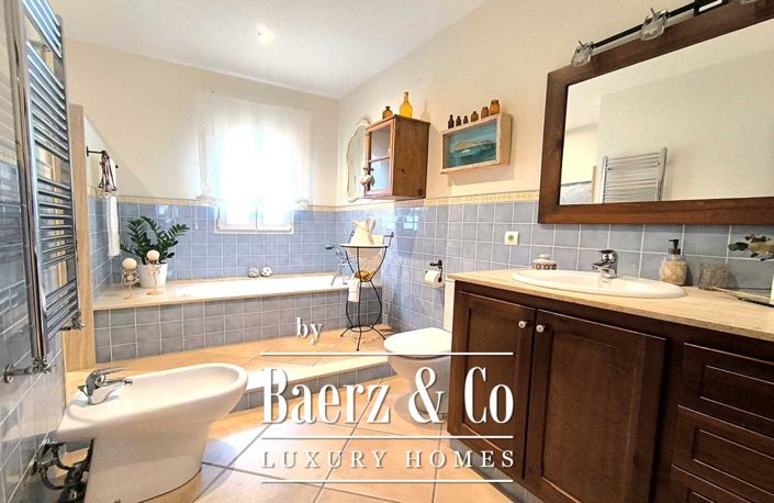 Image No.22-4 Bed Property for sale