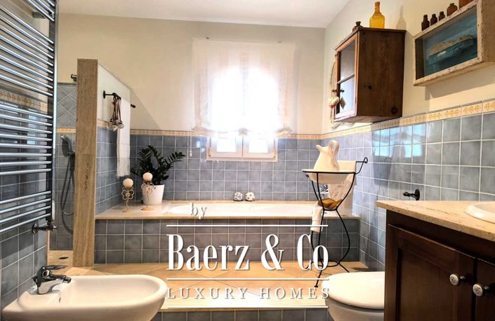 Image No.23-4 Bed Property for sale