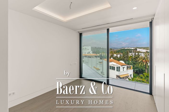 Image No.28-4 Bed Apartment for sale