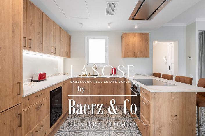 Image No.12-4 Bed Property for sale