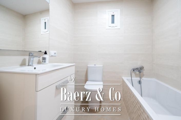 Image No.10-4 Bed Flat for sale