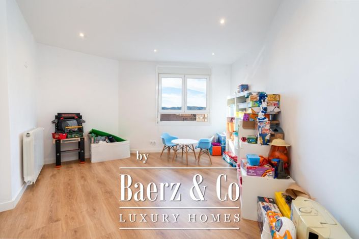 Image No.14-4 Bed Flat for sale