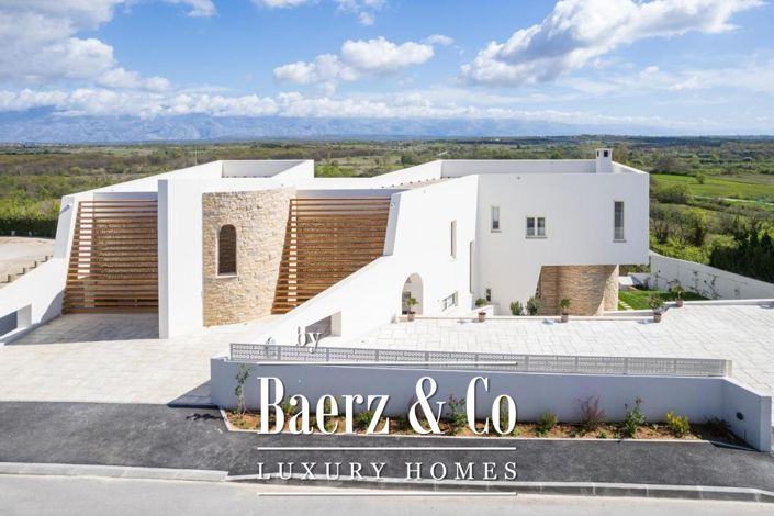 Image No.8-4 Bed Villa for sale