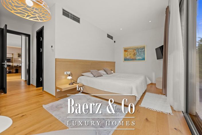 Image No.18-3 Bed Townhouse for sale