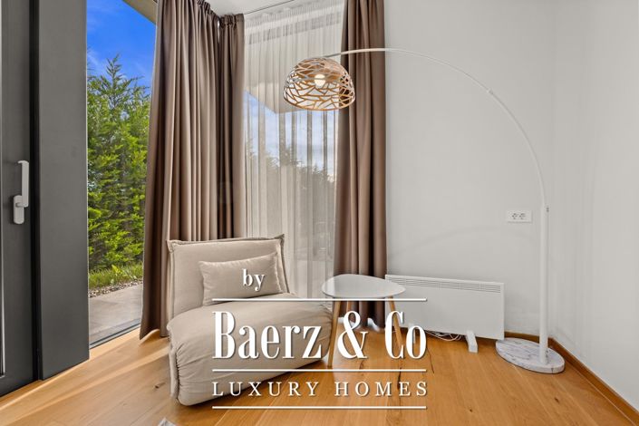 Image No.19-3 Bed Townhouse for sale