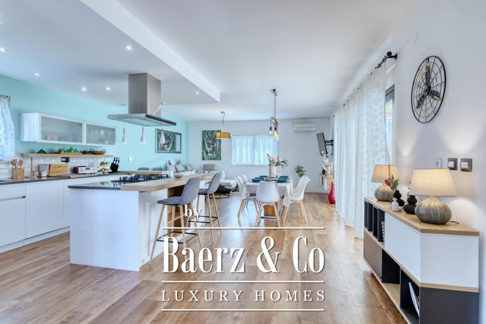 Image No.16-4 Bed Townhouse for sale