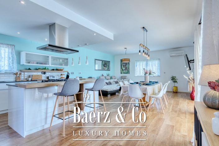 Image No.18-4 Bed Townhouse for sale