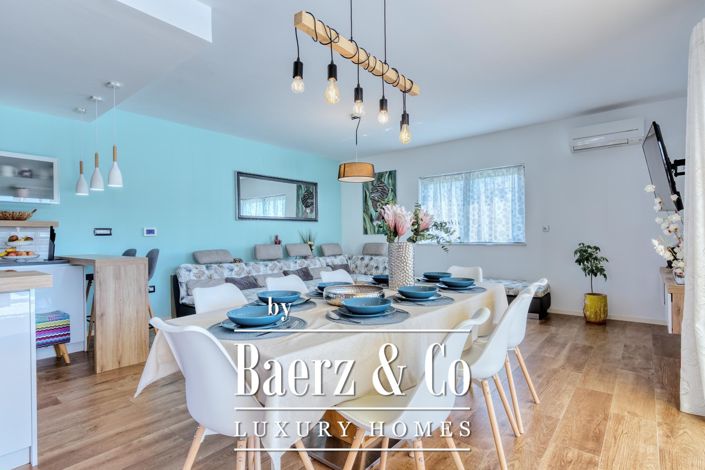 Image No.20-4 Bed Townhouse for sale