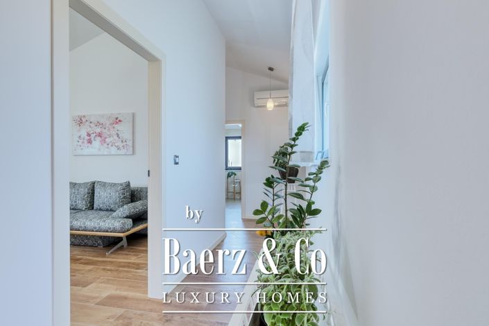 Image No.27-4 Bed Townhouse for sale