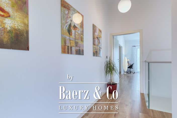 Image No.28-4 Bed Townhouse for sale