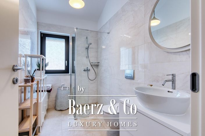 Image No.32-4 Bed Townhouse for sale