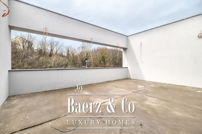 Image No.4-4 Bed Property for sale