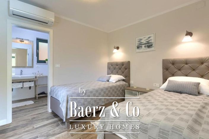 Image No.11-4 Bed Townhouse for sale