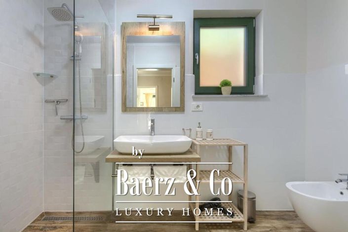 Image No.12-4 Bed Townhouse for sale