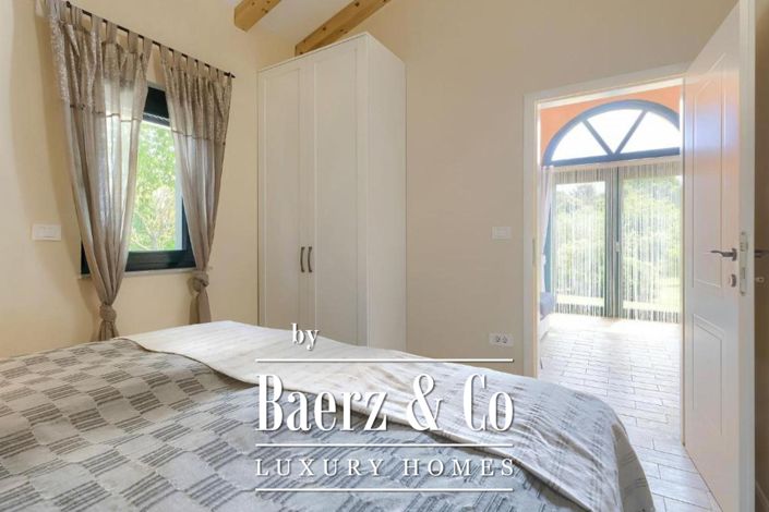 Image No.26-4 Bed Townhouse for sale