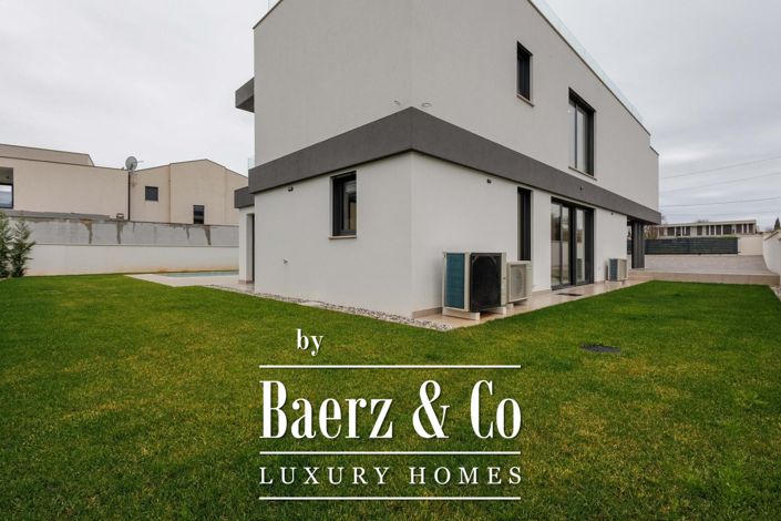 Image No.17-4 Bed Townhouse for sale