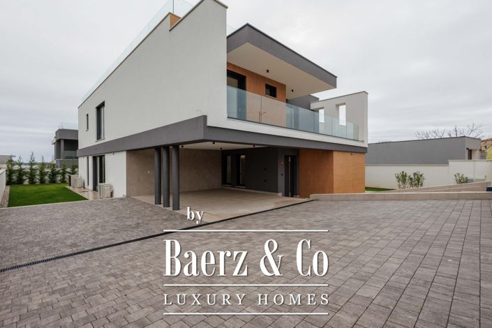 Image No.18-4 Bed Townhouse for sale