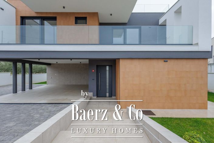 Image No.19-4 Bed Townhouse for sale