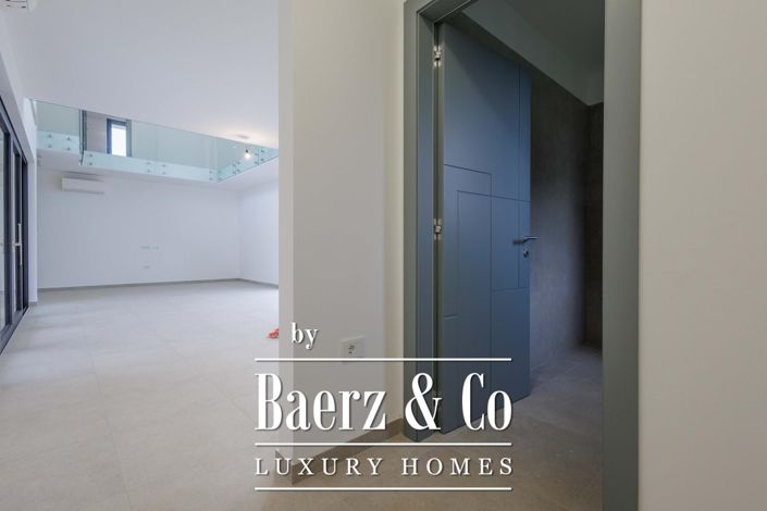 Image No.21-4 Bed Townhouse for sale