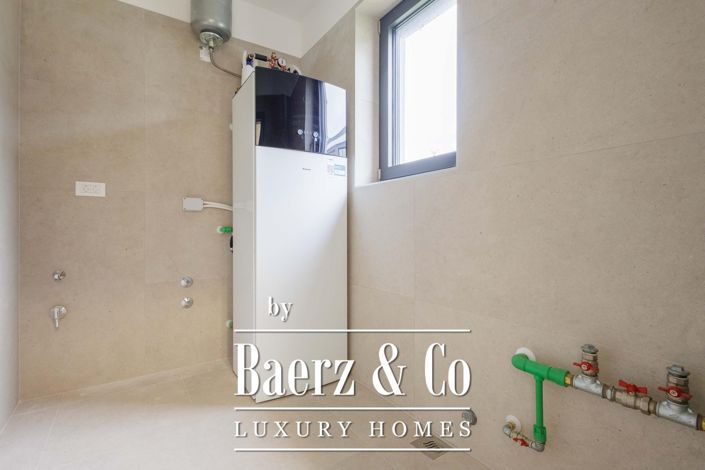 Image No.22-4 Bed Townhouse for sale