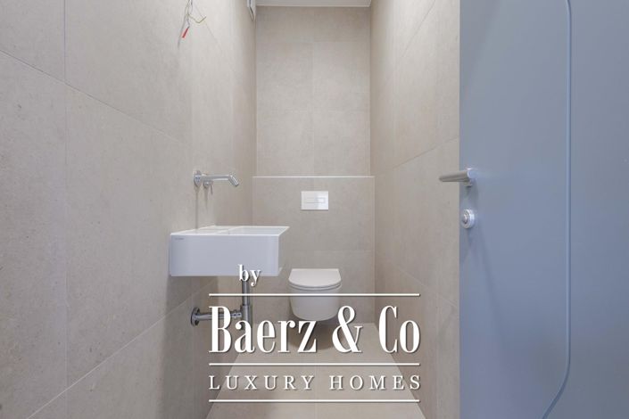 Image No.24-4 Bed Townhouse for sale