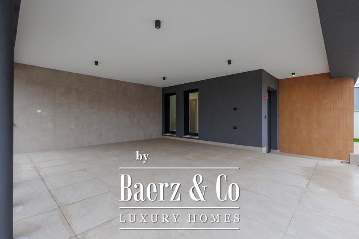 Image No.25-4 Bed Townhouse for sale