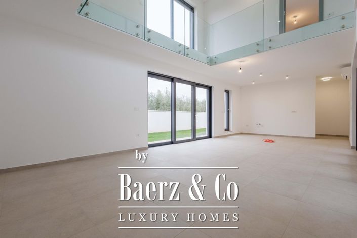 Image No.26-4 Bed Townhouse for sale