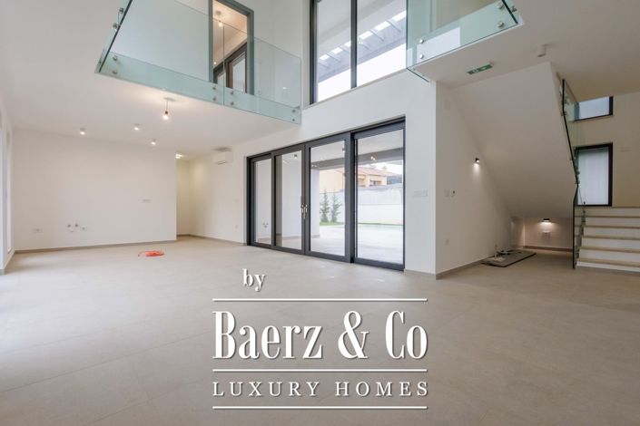 Image No.27-4 Bed Townhouse for sale