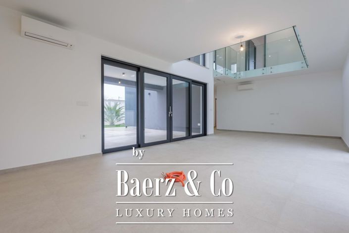 Image No.28-4 Bed Townhouse for sale