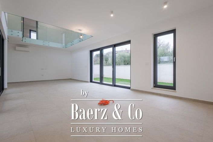 Image No.29-4 Bed Townhouse for sale