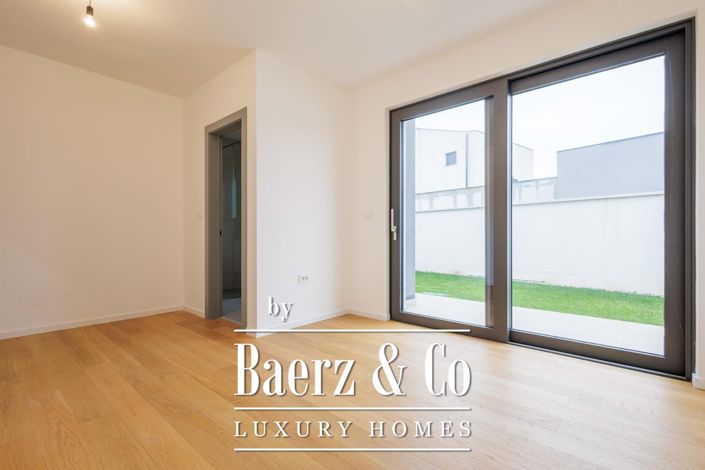 Image No.34-4 Bed Townhouse for sale