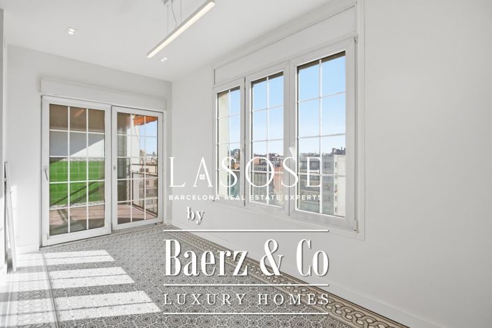 Image No.10-3 Bed Property for sale