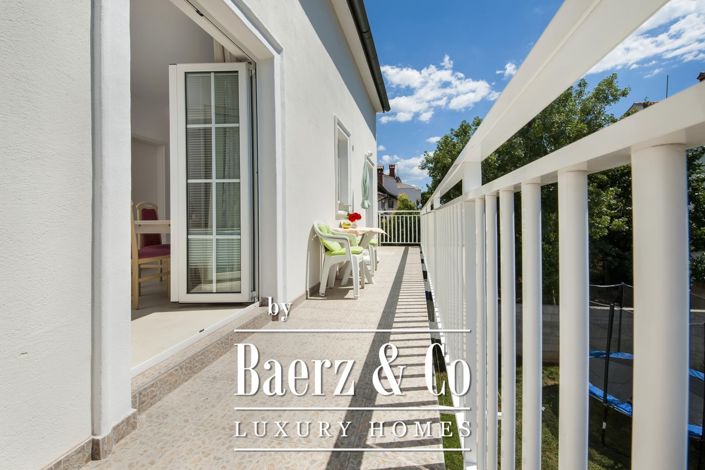 Image No.8-6 Bed House for sale