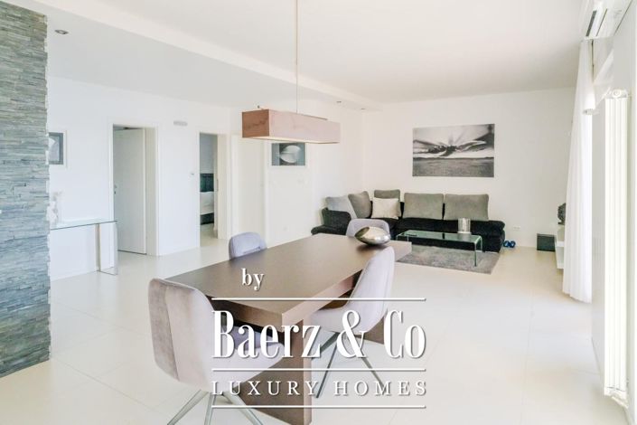 Image No.10-10 Bed Townhouse for sale