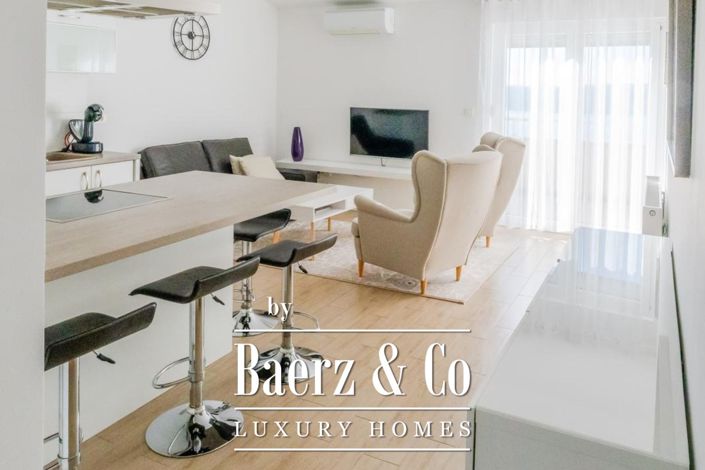 Image No.12-10 Bed Townhouse for sale