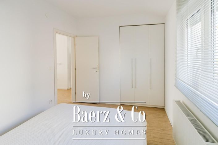 Image No.14-10 Bed Townhouse for sale