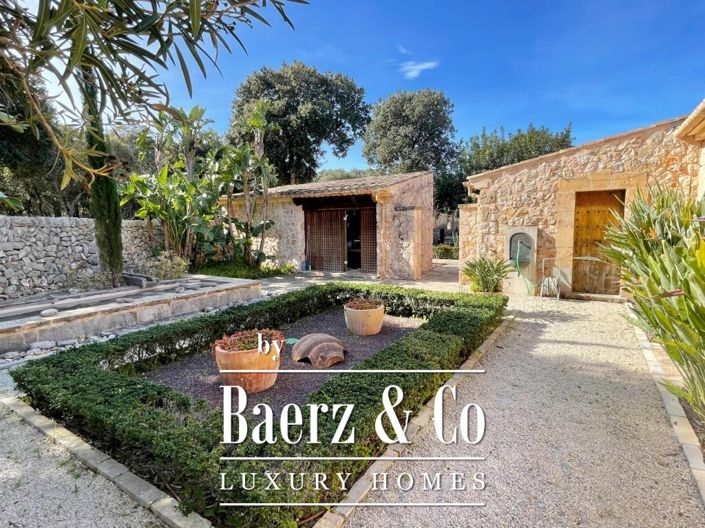 Image No.14-5 Bed Property for sale