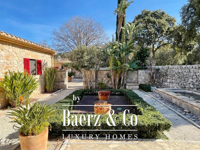 Image No.15-5 Bed Property for sale