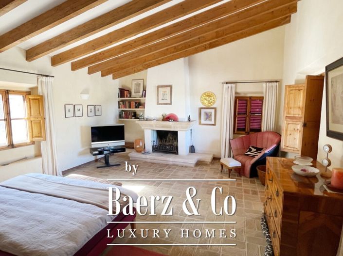 Image No.19-5 Bed Property for sale