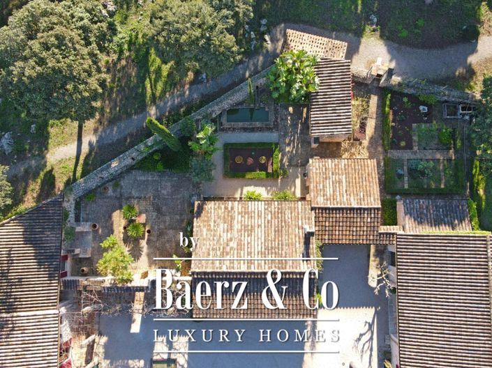 Image No.5-5 Bed Property for sale